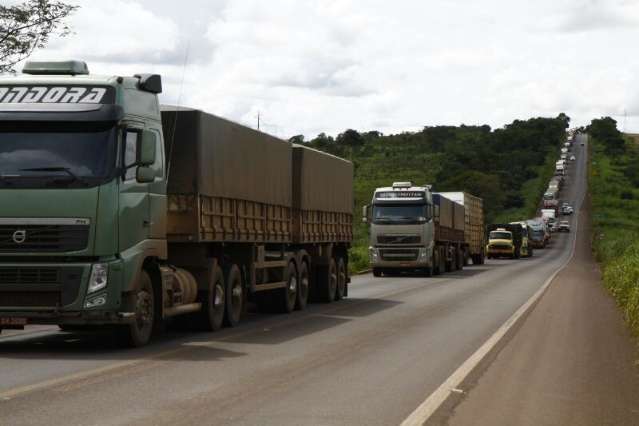 Congestionamento em local de acidente chega a 4 quil&ocirc;metros