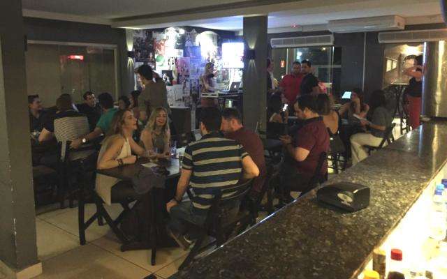 H&aacute; 1 ano, bar &eacute; boa mistura na noite e comemora com diversas novidades 