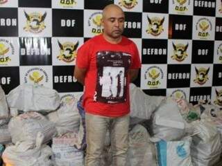 Defron prende traficante e apreende 927 kg de maconha em ve&iacute;culo
