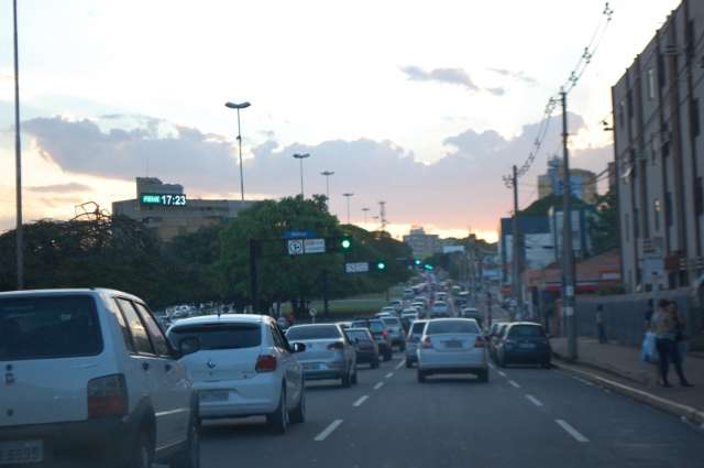 Congestionamento na Afonso Pena se repete todo dia e atrapalha at&eacute; novena