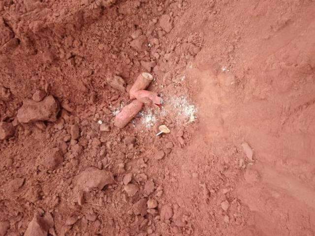 Funcion&aacute;rios de usina encontram explosivos em estrada vicinal