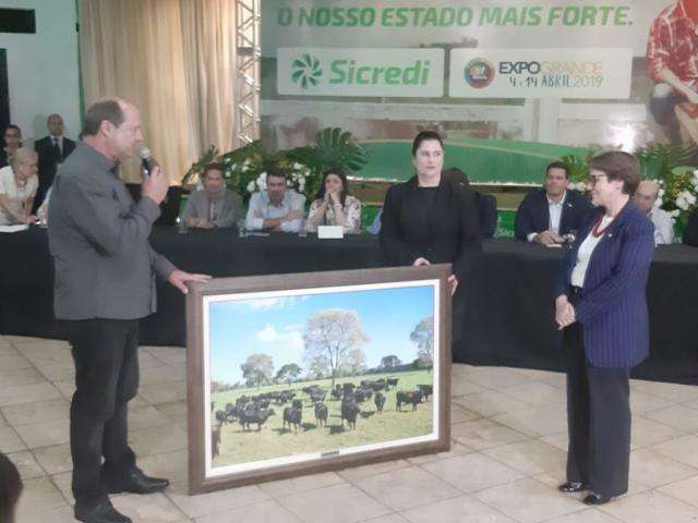 Tereza Cristina &eacute; a primeira mulher a estampar selo comemorativo da Acrissul