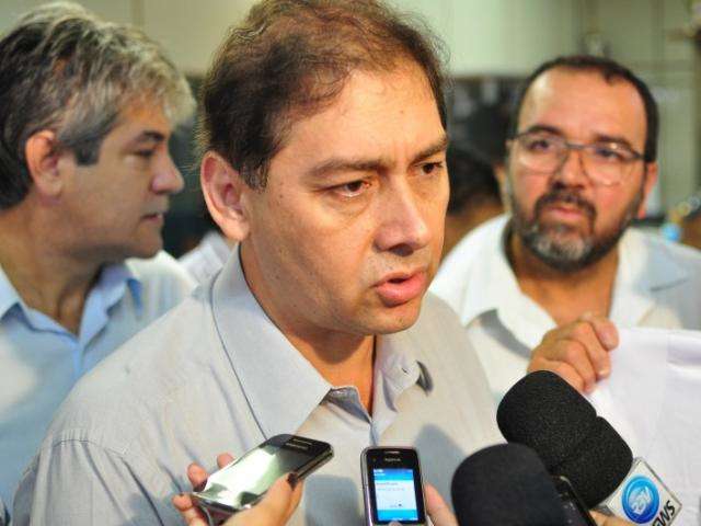 A um dia da volta &agrave;s aulas, Bernal diz que vai entregar material escolar