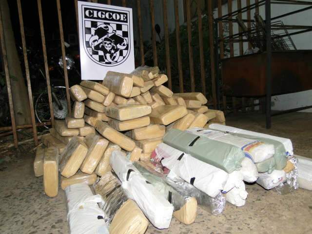  Den&uacute;ncia leva a apreens&atilde;o de 172 quilos de droga e pris&atilde;o de 4 pessoas 