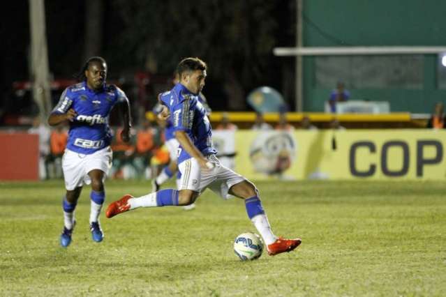 Com um a menos, Palmeiras da &ldquo;show&rdquo; na estreia e elimina jogo de volta