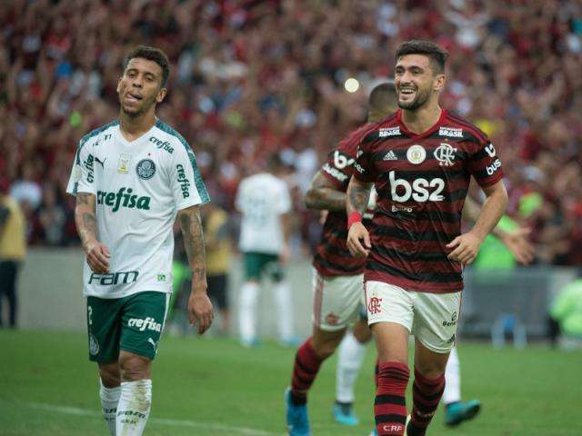 Flamengo vence Palmeiras  por 3 a 0 e volta a liderar o campeonato