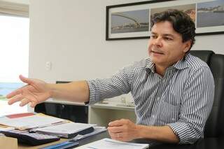 Prefeito Paulo Duarte conta que realizou várias ações para incentivar os empresários locais. (Foto: Marcos Ermínio)