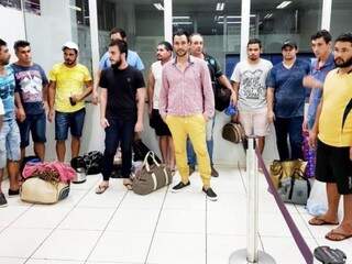 Brasileiros estavam presos em Assunção e foram expulsos ontem do Paraguai (Foto: ABC Color)