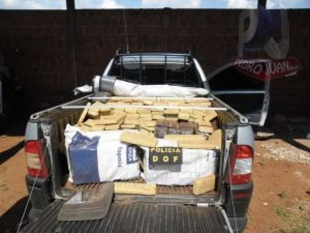 Pol&iacute;cia apreende 534 kg de maconha em carro com placas do Paraguai