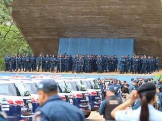 PMs durante cerimônia na Praça do Rádio Clube, em Campo Grande (Foto: André Bittar/Arquivo)