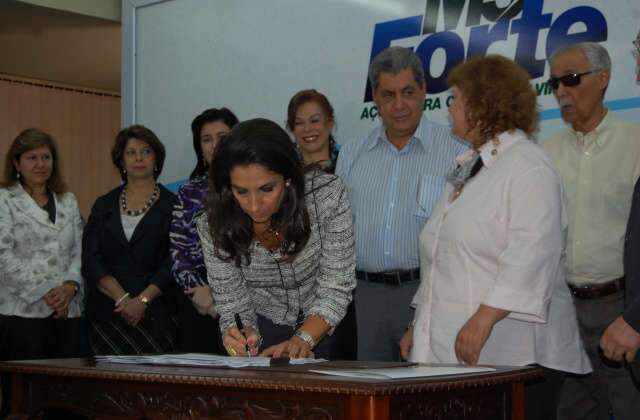  Carla Stefhanini  assume subsecretaria estadual da mulher