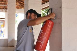 Ampliação do número de extintores foi uma exigência do plano de segurança dos bombeiros. (Foto:Arquivo Campo Grande News/Alcides Neto)