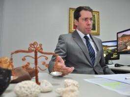 Juiz usa poema de Drummond para mandar mudar est&aacute;tua de lugar