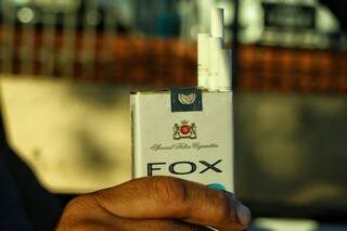 Uma das marcas paraguaias de cigarros vendidos em MS (Foto: André Bittar)