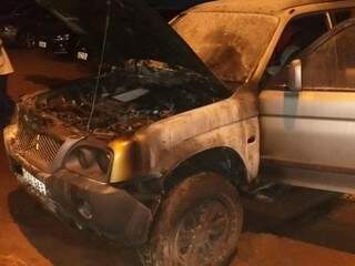 Caminhonete de enfermeiro &eacute; incendiada em posto de sa&uacute;de 