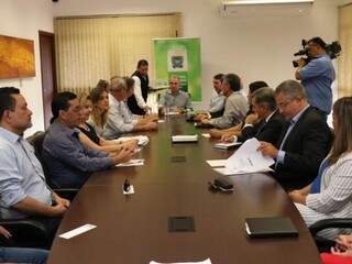 Primeira reunião de Reinaldo com o novo secretariado ocorreu nesta quarta-feira; redução de custos pautou discussões. (Foto: Henrique Kawaminami)