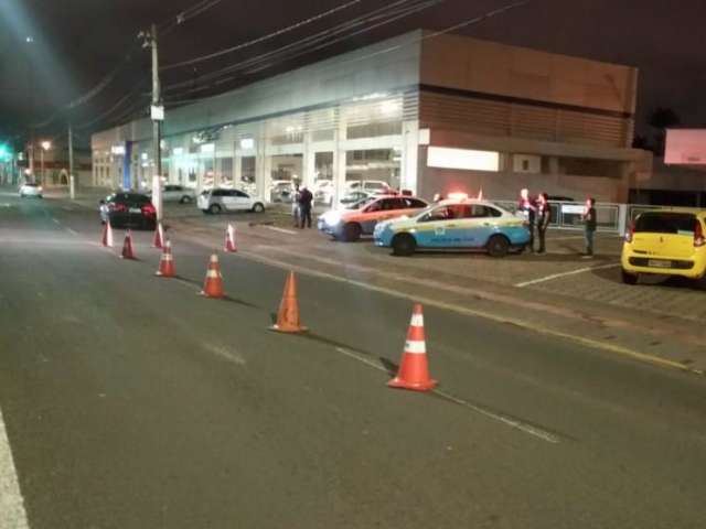 Lei Seca flagra 10 dirigindo embriagados; um jovem foi preso