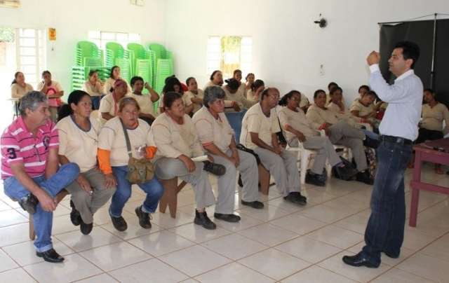 Saneamento b&aacute;sico &eacute; tema de palestra para agentes de sa&uacute;de do Aero Rancho