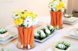 As cenouras e as flores lembram o maior símbolo da Páscoa.