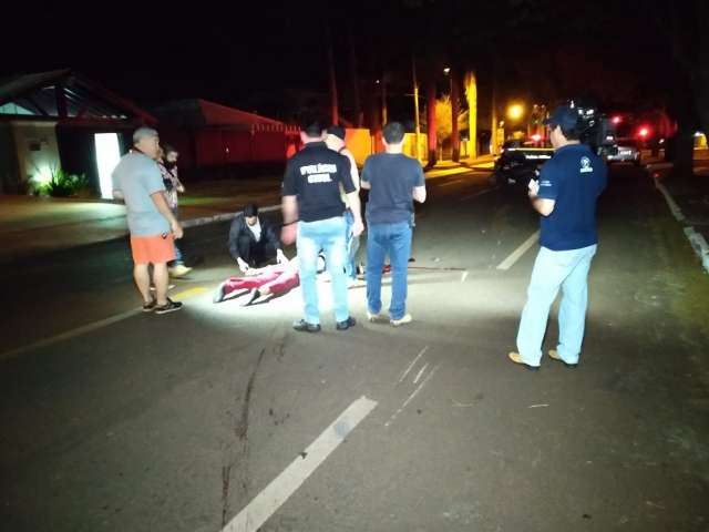 Na sa&iacute;da da balada, motociclista bate em &aacute;rvore e morre