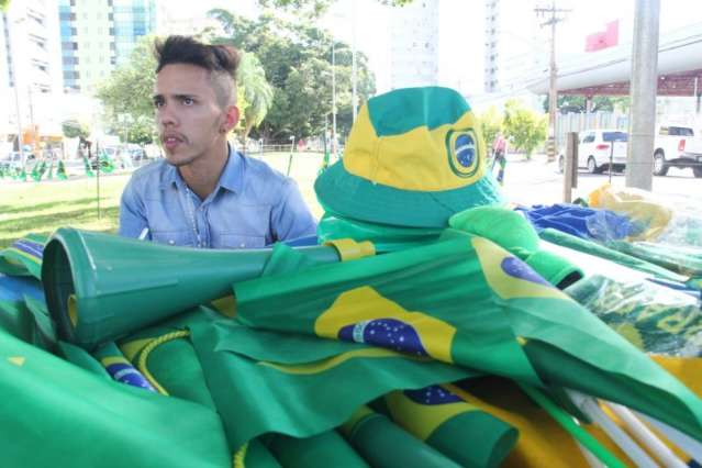 Trabalhadores aproveitam vota&ccedil;&atilde;o e viram ambulantes por um dia