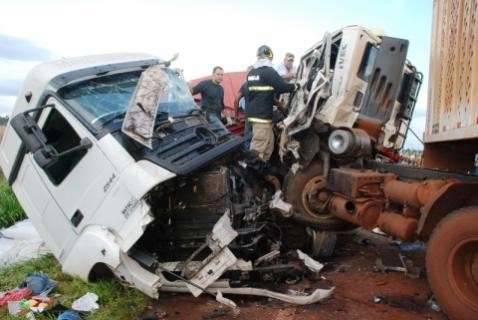 Homem fica ferido em acidente envolvendo quatro ve&iacute;culos na BR-163
