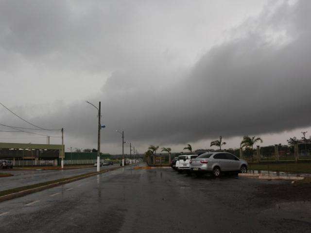 Chove forte nesta manh&atilde; e precipita&ccedil;&atilde;o acumulada no m&ecirc;s chega a 31 mm