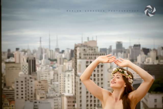 Projeto ressalta beleza feminina com fotos delicadas de mulheres nuas 