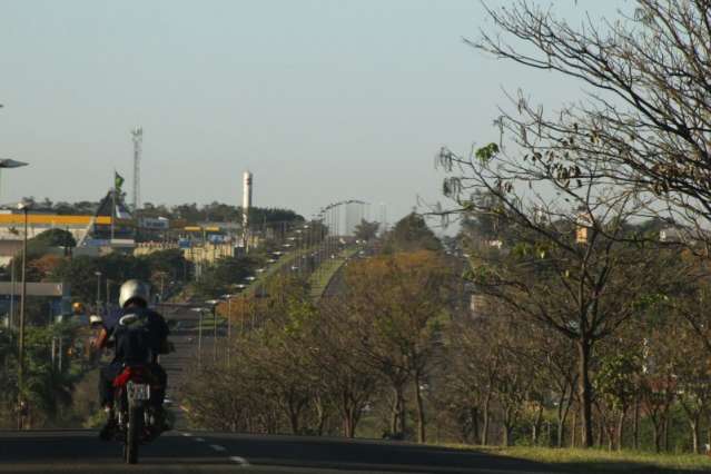 Quinta-feira ser&aacute; mais um dia de temperatura alta e baixa umidade do ar 