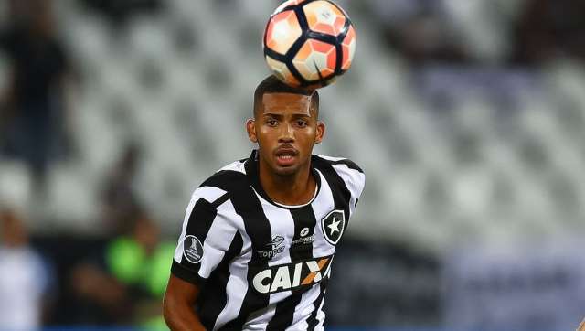 Em duelo de Botafogo e Gr&ecirc;mio, presen&ccedil;a brasileira na semifinal &eacute; &uacute;nica certeza