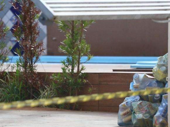 Mulher encontrada morta na piscina de casa foi assassinada, diz pol&iacute;cia