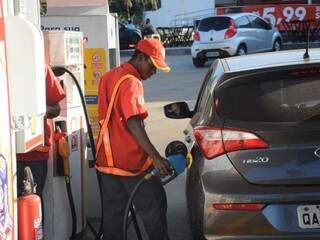 Preço médio da gasolina em MS é o mais barato do Centro-Oeste (Foto: Paulo Francis/Arquivo)