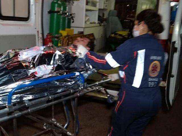 Rapaz &eacute; baleado no pesco&ccedil;o depois de discutir em espetinho