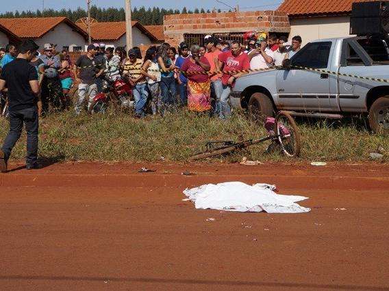 Menina de 5 anos morre a caminho da escola atropelada por &ocirc;nibus
