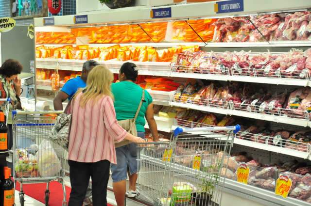  Veja como ser&aacute; o funcionamento do com&eacute;rcio e supermercados na v&eacute;spera do Natal