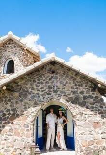 Igreja de pedra construída pela família. (Foto: Liliane Costa)