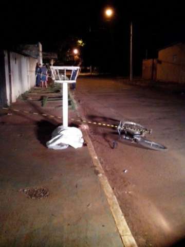 Dupla em moto executa jovem usu&aacute;rio de drogas com tr&ecirc;s tiros na cabe&ccedil;a