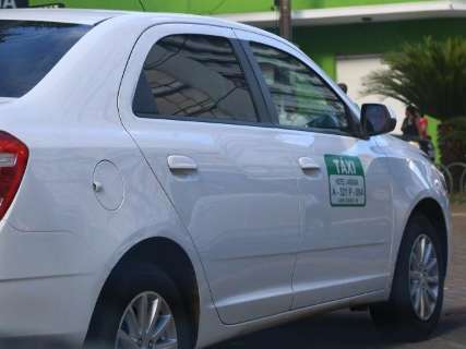 Lista revela que dez pessoas detêm 15,5% dos alvarás de táxi na Capital