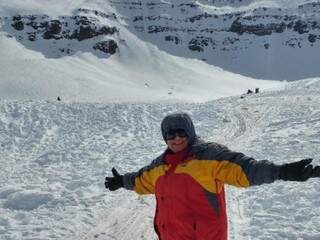 Viagem ao Vale Nevado, Santiago - Chile, dona Aldenora gostou de conhecer a neve  (Arquivo pessoal)