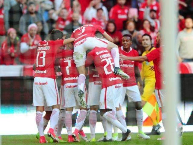 Internacional &#039;passa por cima&#039; do Na&uacute;tico com 4 a 2 sobre o rival no Beira Rio 