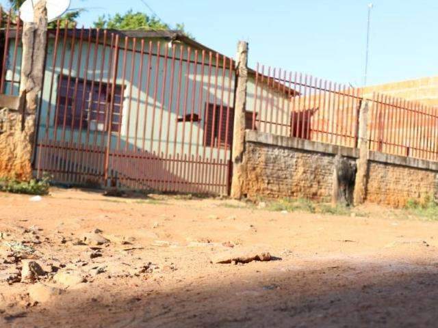 Homem mata atual companheiro de ex-mulher a facadas e foge em carro 