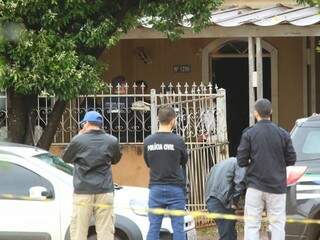 Vestígios de sangue foram encontrados na casa de suspeito no bairro Coophavila 2. (Foto: André Bittar)