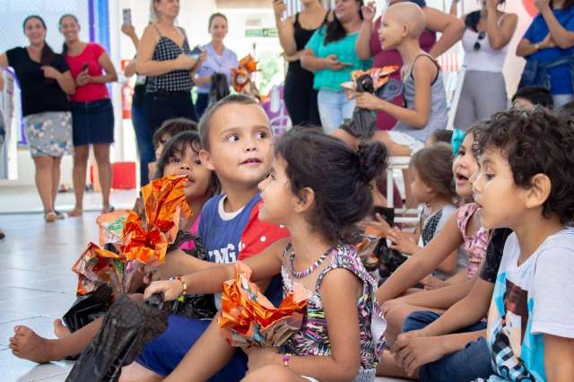 Bazar vai vender roupas de grife para arrecadar fundos para crian&ccedil;as com c&acirc;ncer 