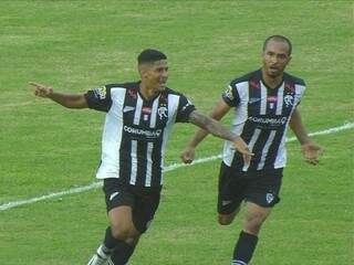 Jogadores do Corumbaense comemorando gol de Mutuca aos 16 minutos do primeiro tempo (Foto: Reprodução/TV Morena)
