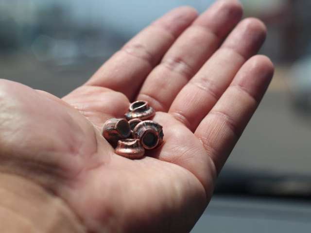 Apartamentos em condom&iacute;nio s&atilde;o &lsquo;metralhados&rsquo; durante a madrugada