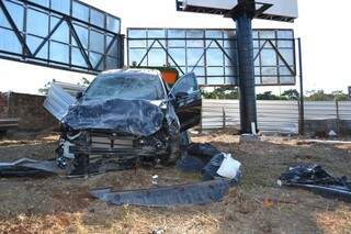 O carro que foi comprado há uma semana ficou danificado. (Foto: Cleber Gellio) 