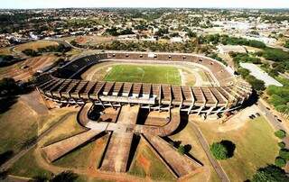 Abandonado pela Universidade Federal de Mato Grosso do Sul, responsável por sua administração, o Estádio Morenão completou este ano 47 anos desde a sua inauguração (Foto: Distribuição)