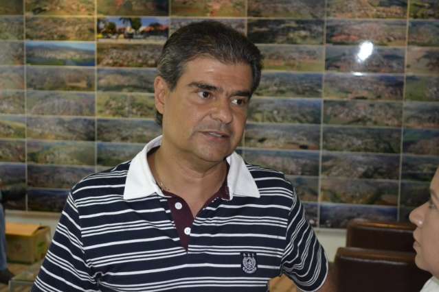Nelsinho baixa pacote de cortes para entregar caixa em dia