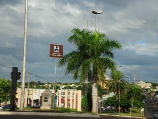 Dia deve ser de tempo nublado em Campo Grande; temperatura não passa dos 29ºC. (Foto: Rodrigo Pazinato)
