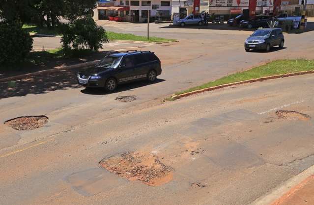 Na sa&iacute;da para Rochedo, o jeito &eacute; escolher em qual cratera cair